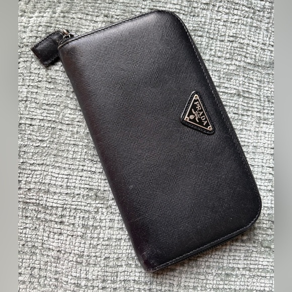 Prada Black Saffiano Leather Wallet - Picture 1 of 12